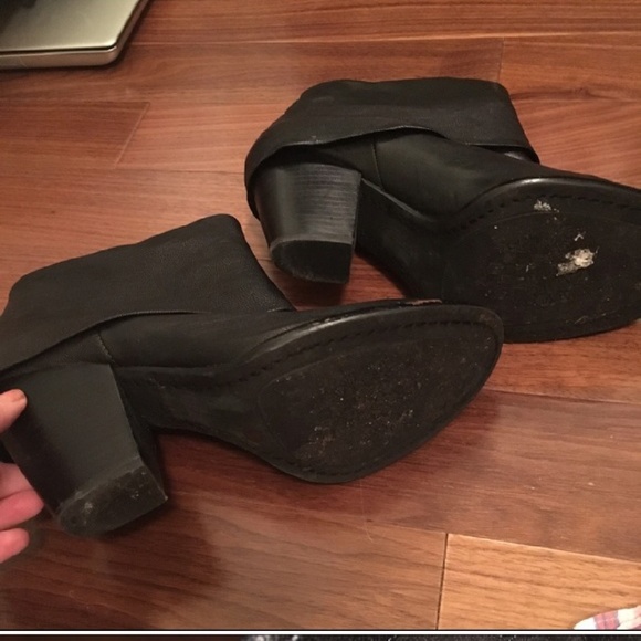 Vince Camuto black leather booties - Picture 2 of 4